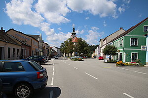 Litschau, Stadtplatz, Blick Richtung Pfarrkirche